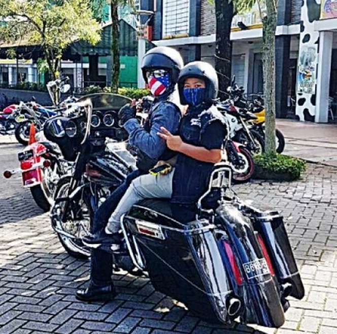 Potret AKBP Achiruddin Hasibuan Kendarai Moge, Pamer Skill Berkendara Berdiri di Atas Moge Paling Disorot