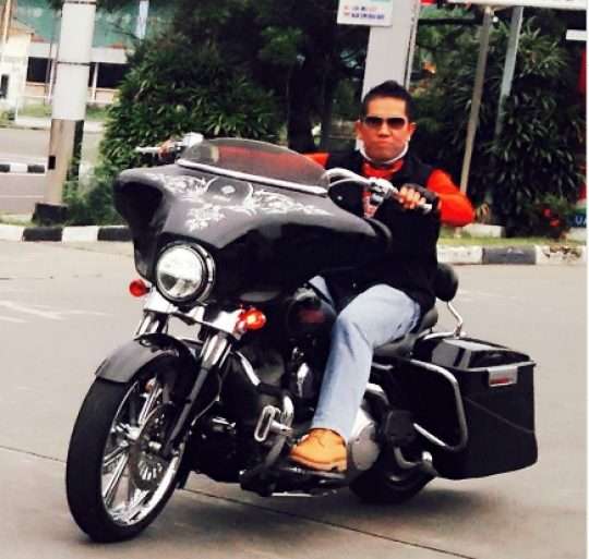 Potret AKBP Achiruddin Hasibuan Kendarai Moge, Pamer Skill Berkendara Berdiri di Atas Moge Paling Disorot