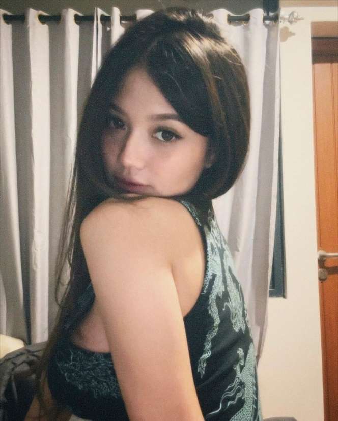 Calon Mama Muda, Potret Mirriam Eka Pamer Pose Menggoda
