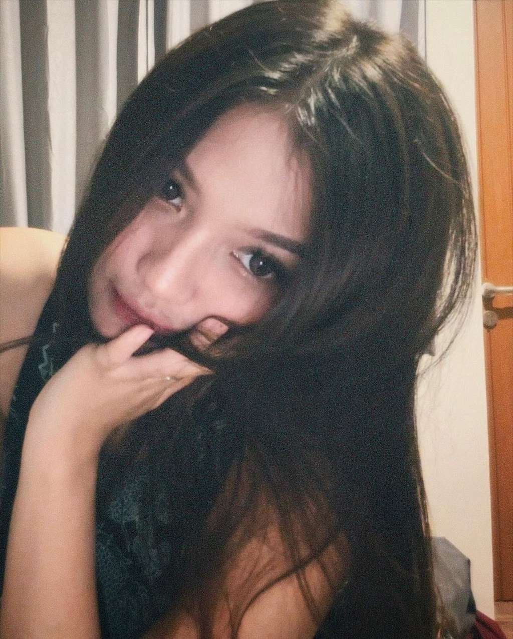 Calon Mama Muda, Potret Mirriam Eka Pamer Pose Menggoda