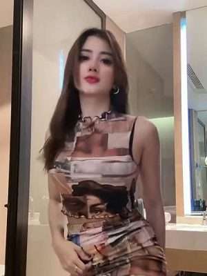 Potret Ghea Youbi Pose Menunjukkan Siluet Wajah dari Samping, Netizen Salfok ke Bagian Ini, Oplas?