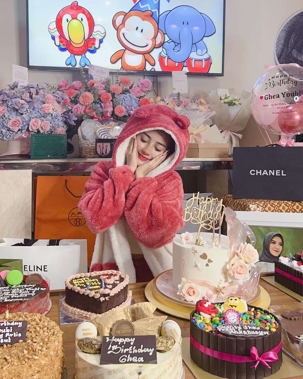 Potret Ghea Youbi Pose Menunjukkan Siluet Wajah dari Samping, Netizen Salfok ke Bagian Ini, Oplas?