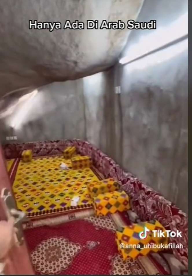 Potret Rumah Unik yang Dibangun Dalam Batu Besar, Tak Disangka Isinya Mewah Banget!