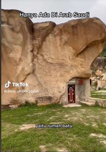Potret Rumah Unik yang Dibangun Dalam Batu Besar, Tak Disangka Isinya Mewah Banget!