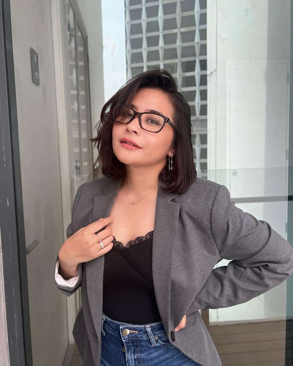 10 Adu Gaya Prilly Latuconsina VS Luna Maya, Diisukan Pacari Maxime Bouttire, Siapa Lebih Cocok?