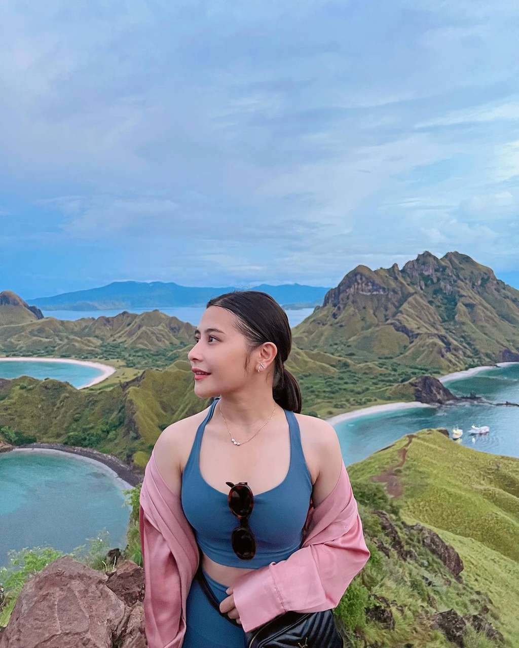 10 Adu Gaya Prilly Latuconsina VS Luna Maya, Diisukan Pacari Maxime Bouttire, Siapa Lebih Cocok?