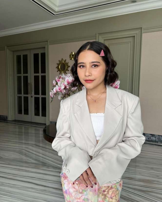 10 Adu Gaya Prilly Latuconsina VS Luna Maya, Diisukan Pacari Maxime Bouttire, Siapa Lebih Cocok?