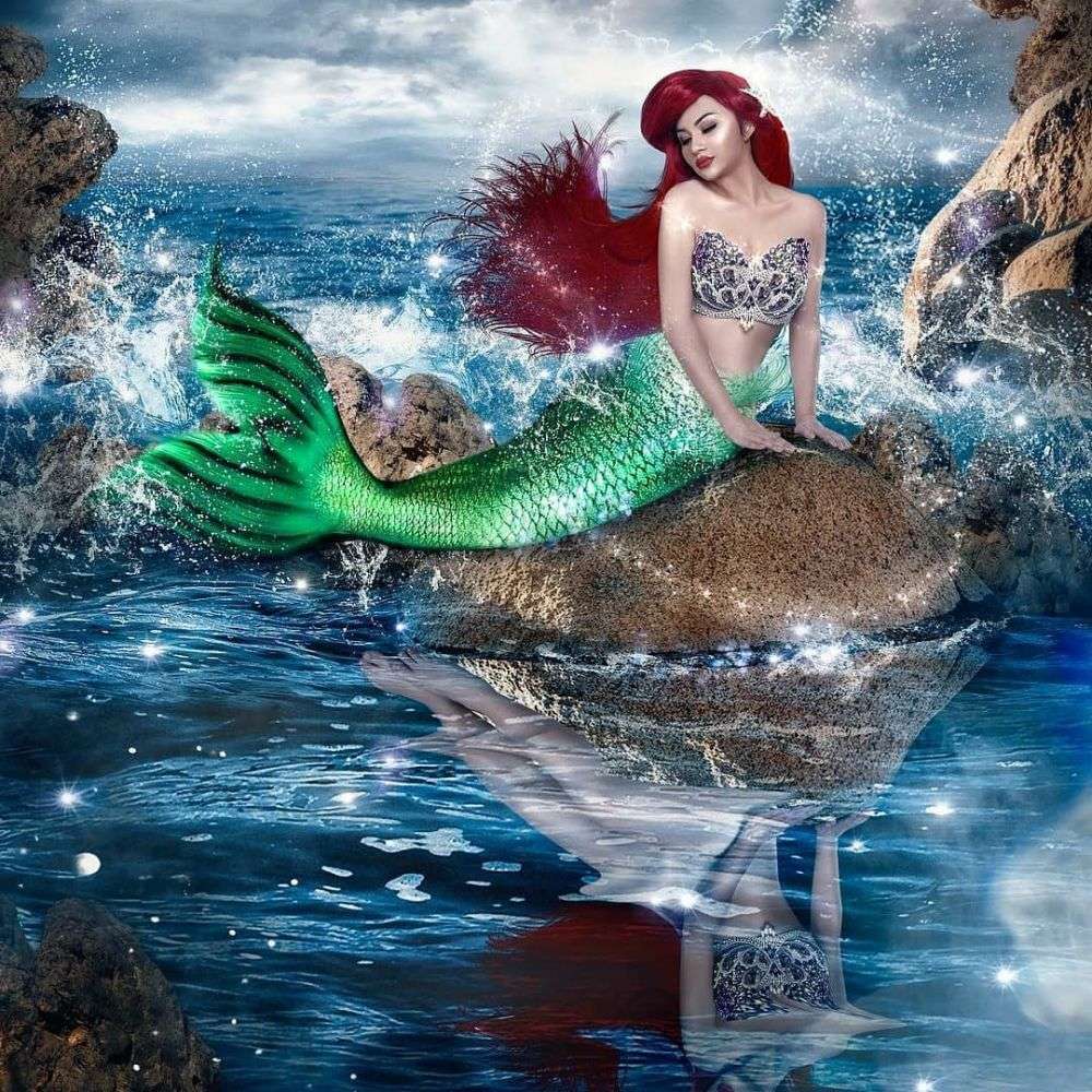 8 Adu Gaya Artis Cosplay Jadi `Princess Ariel` Si Putri Duyung, Ariel Tatum Paling Hot & Mirip Aslinya!