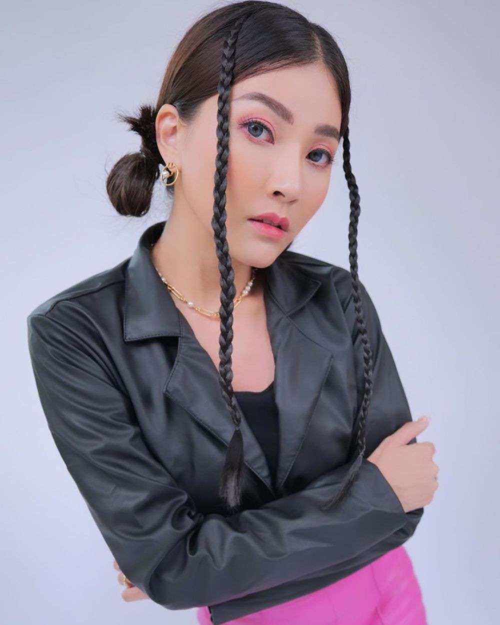 10 Artis Ini Ganti Nama Panggung Saat di Puncak Karir, Terbaru Krisdayanti, Kira-Kira Jadi Apa?
