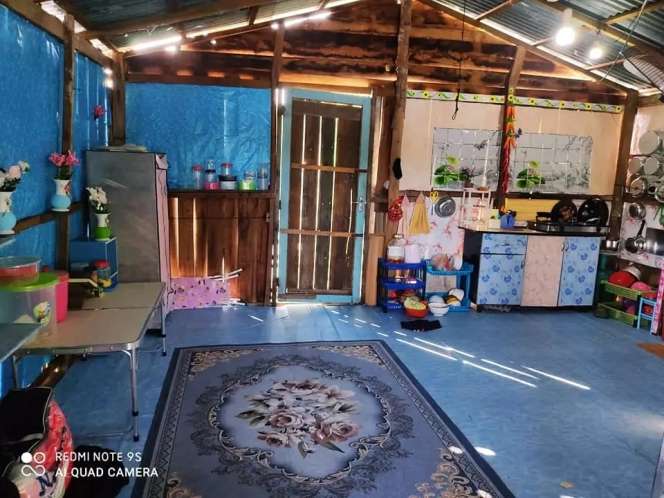 Dari Luar Tampak Gubuk Kayu Terapung, Dikira Tak Layak Huni, Ternyata Dalamnya Estetik Bak Toko IKEA, Ini Potretnya