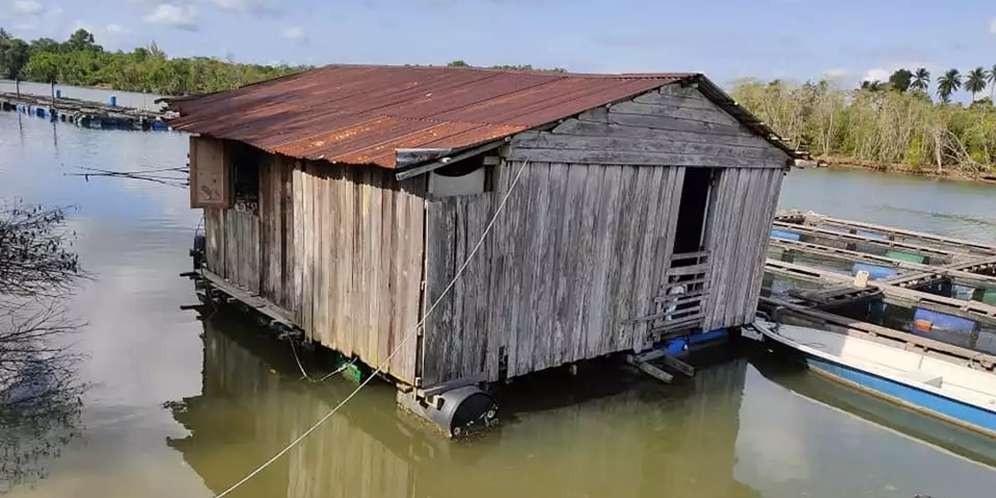 Dari Luar Tampak Gubuk Kayu Terapung, Dikira Tak Layak Huni, Ternyata Dalamnya Estetik Bak Toko IKEA, Ini Potretnya