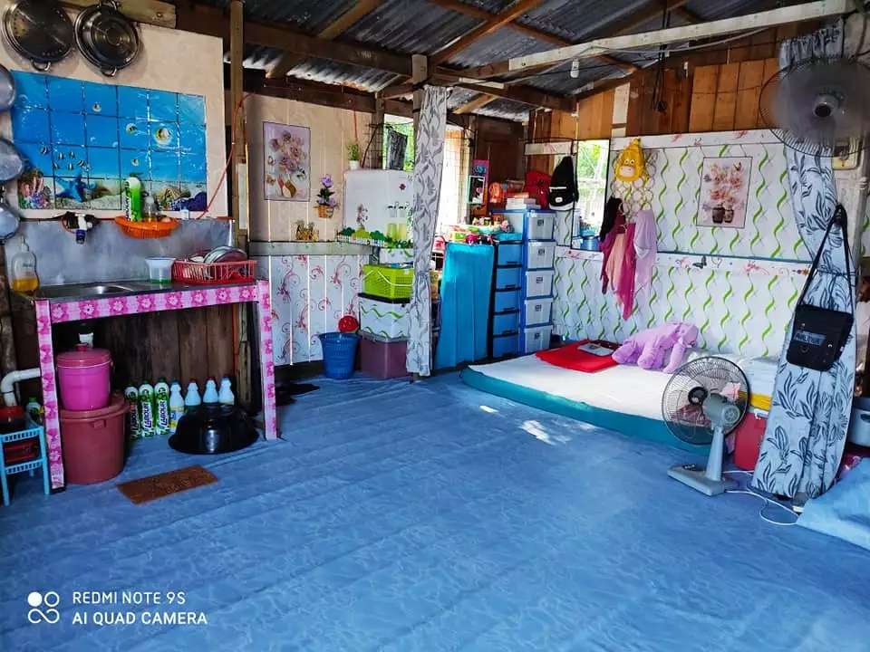 Dari Luar Tampak Gubuk Kayu Terapung, Dikira Tak Layak Huni, Ternyata Dalamnya Estetik Bak Toko IKEA, Ini Potretnya