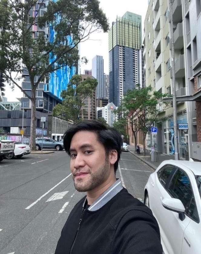 Ingat Bayi Sultan di Iklan Bank era 90-an? Ternyata Kini Jadi Musisi Besar, Tajir Melintir dan Ganteng Banget, Lihat Potretnya!