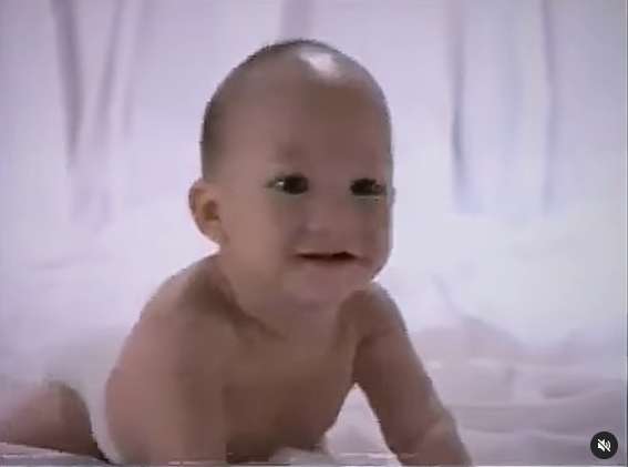Ingat Bayi Sultan di Iklan Bank era 90-an? Ternyata Kini Jadi Musisi Besar, Tajir Melintir dan Ganteng Banget, Lihat Potretnya!