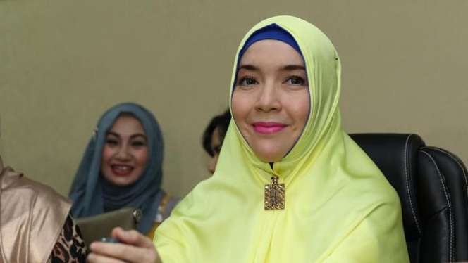 7 Artis Cantik Ini Diceraikan Lewat WhatsApp, Terbaru Nikita Mirzani, Tuding Suami Bawa Kabur Barang Mewah