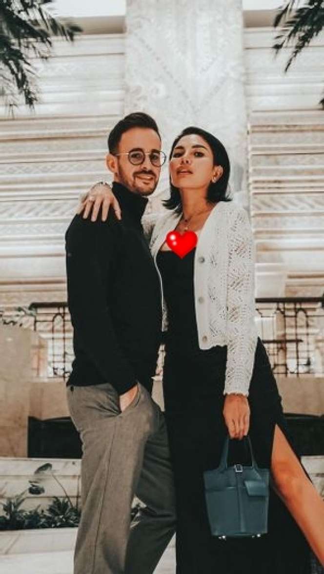 7 Artis Cantik Ini Diceraikan Lewat WhatsApp, Terbaru Nikita Mirzani, Tuding Suami Bawa Kabur Barang Mewah
