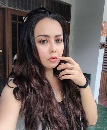 7 Artis Cantik Ini Diceraikan Lewat WhatsApp, Terbaru Nikita Mirzani, Tuding Suami Bawa Kabur Barang Mewah