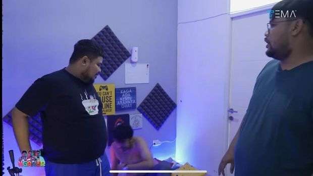 8 Potret Rumah Komika Rigen, Ngamuk Dikaitkan Isu Perselingkuhan Virgoun, Ada Kamar `Mudah Meledak`