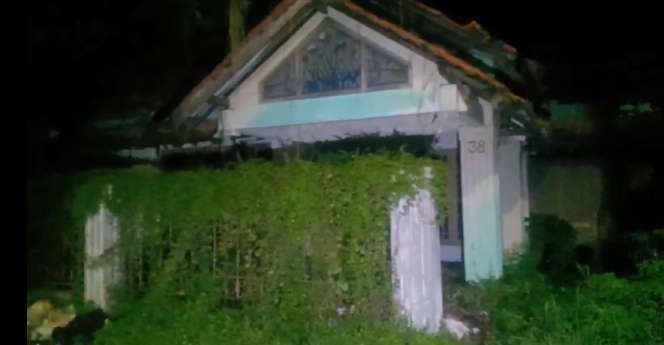 Potret Rumah `Tusuk Sate` yang Kini Terbengkalai, Penampakannya Bikin Merinding, Banyak Bagian yang Hancur!