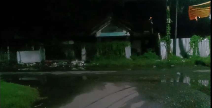 Potret Rumah `Tusuk Sate` yang Kini Terbengkalai, Penampakannya Bikin Merinding, Banyak Bagian yang Hancur!