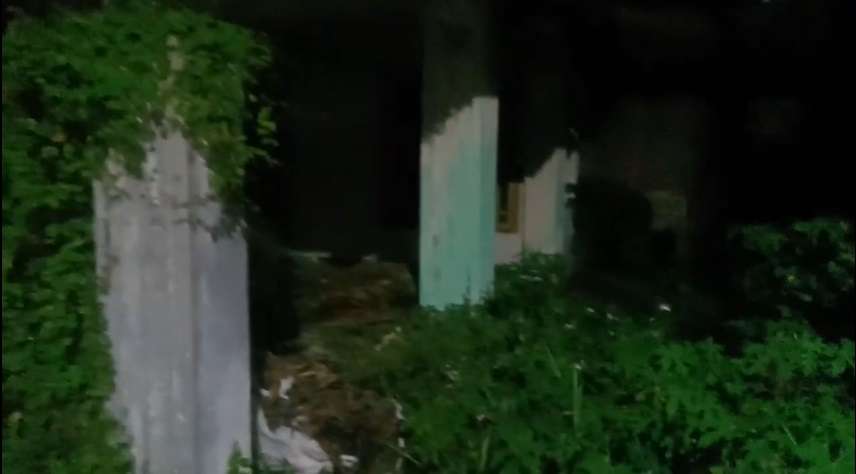 Potret Rumah `Tusuk Sate` yang Kini Terbengkalai, Penampakannya Bikin Merinding, Banyak Bagian yang Hancur!