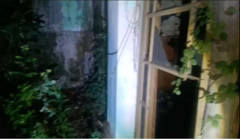 Potret Rumah `Tusuk Sate` yang Kini Terbengkalai, Penampakannya Bikin Merinding, Banyak Bagian yang Hancur!