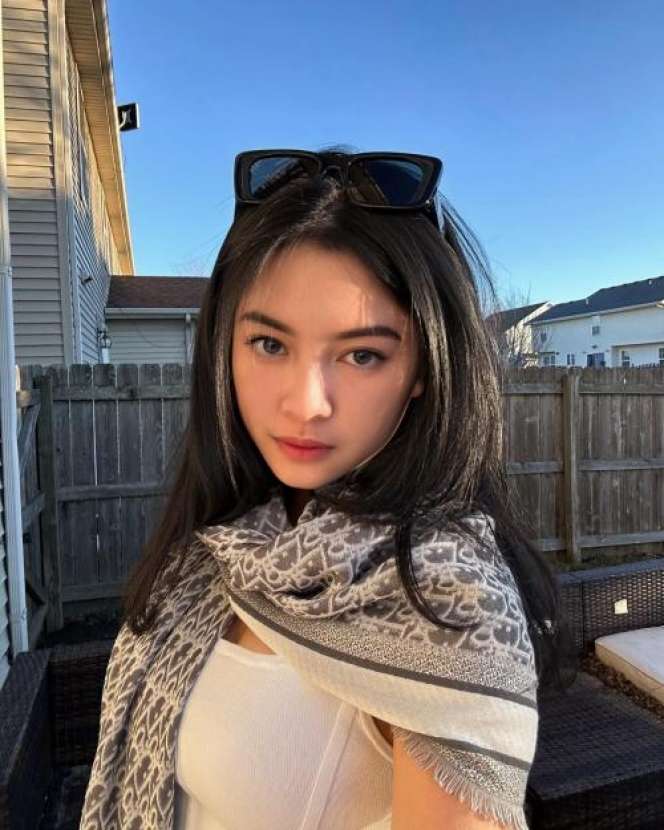 10 Adu Gaya Beby Tsabina VS Yoriko Angeline, Dua Artis Muda Cantik & Lulusan Amerika, Siapa yang Menang?