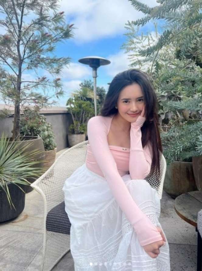 10 Adu Gaya Beby Tsabina VS Yoriko Angeline, Dua Artis Muda Cantik & Lulusan Amerika, Siapa yang Menang?
