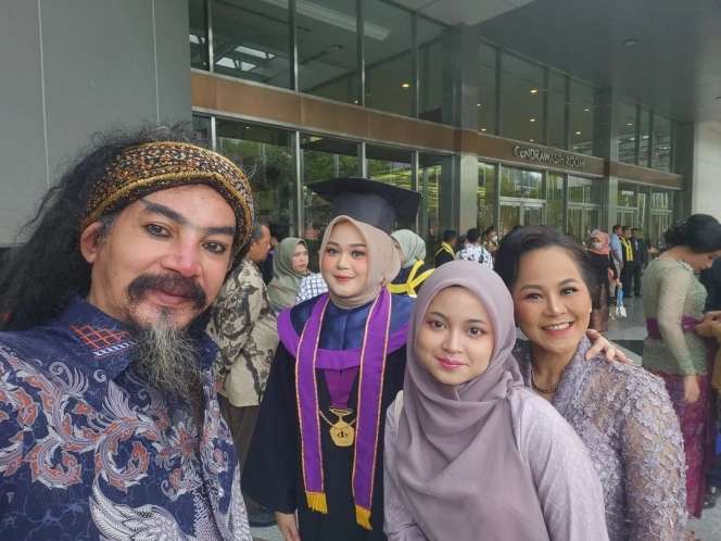 Potret Putri Master Limbad, Cecillia Virginia yang Baru Lulus Jadi Sarjana Kedokteran, Penampilannya Bikin Salfok