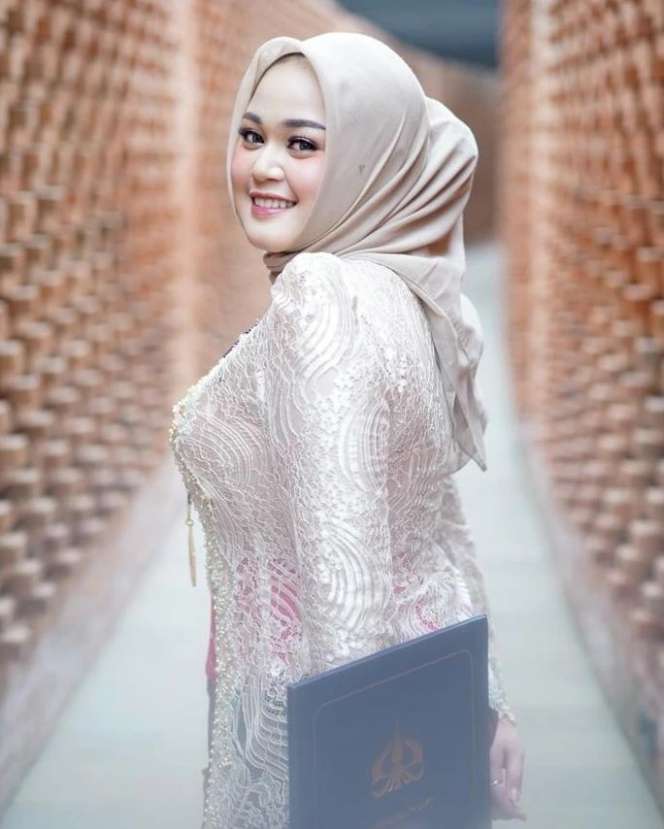 Potret Putri Master Limbad, Cecillia Virginia yang Baru Lulus Jadi Sarjana Kedokteran, Penampilannya Bikin Salfok