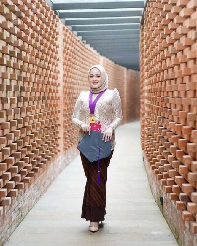 Potret Putri Master Limbad, Cecillia Virginia yang Baru Lulus Jadi Sarjana Kedokteran, Penampilannya Bikin Salfok
