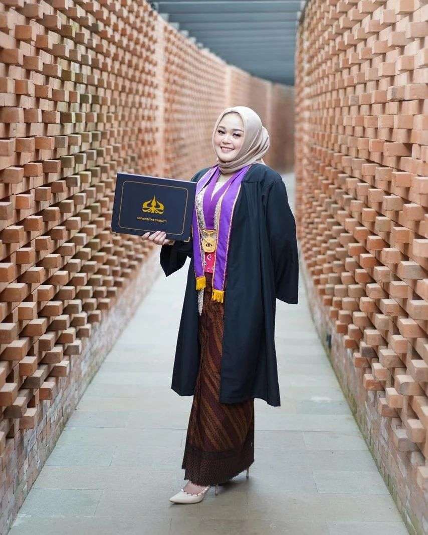 Potret Putri Master Limbad, Cecillia Virginia yang Baru Lulus Jadi Sarjana Kedokteran, Penampilannya Bikin Salfok