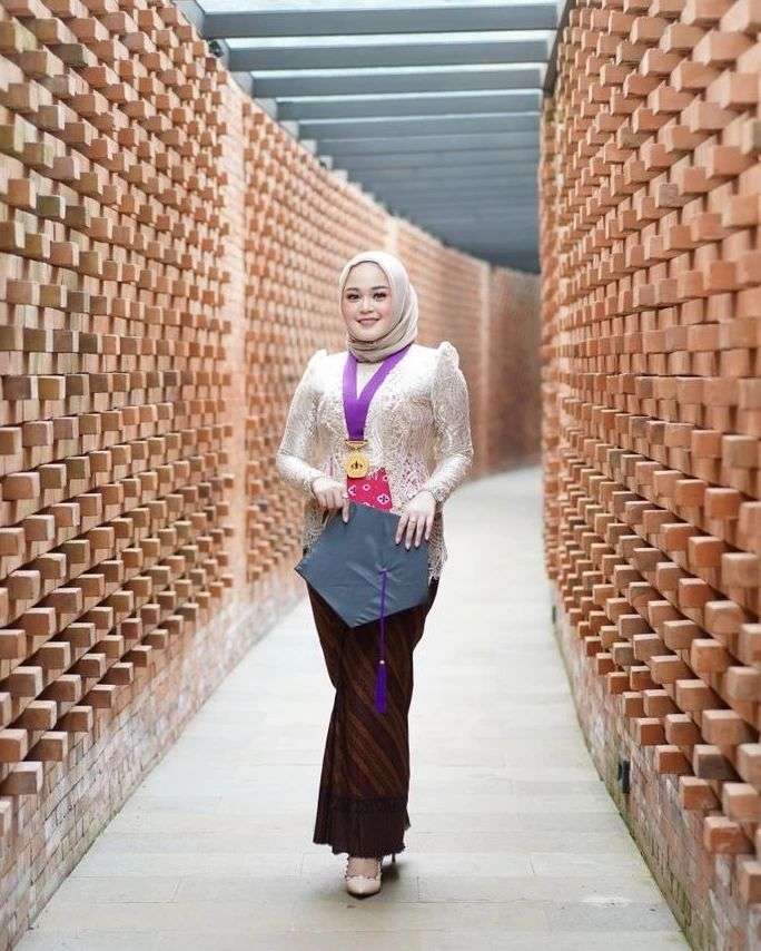 Potret Putri Master Limbad, Cecillia Virginia yang Baru Lulus Jadi Sarjana Kedokteran, Penampilannya Bikin Salfok