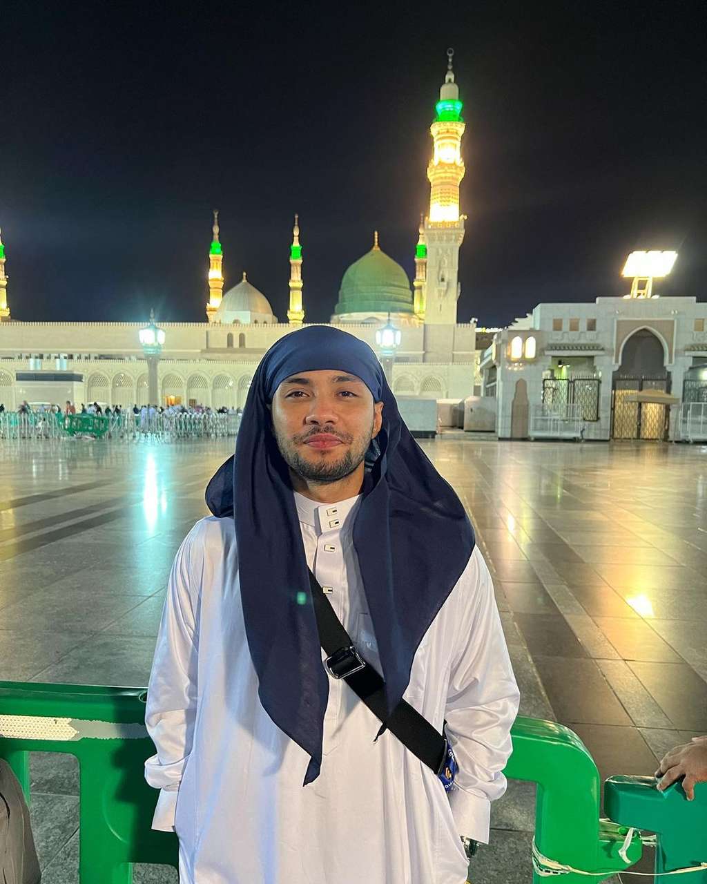 Gaya Refal Hady saat Menjalani Ibadah Umrah, Bikin Kaum Hawa Kesengsem