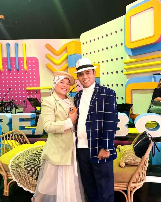 10 Adu Gaya Mama Fuji VS Geni Faruk Ibu Thariq Halilintar, Gagal Jadi Besan, Sama-Sama Nyentrik?
