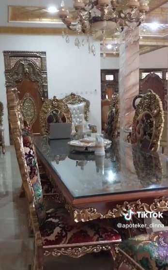 Dikira Rumah Jelek Gegara di Gang Sempit, Ternyata Dalamnya Bak Istana Kerajaan, Semua Barang dari Emas, Ini 10 Potretnya!