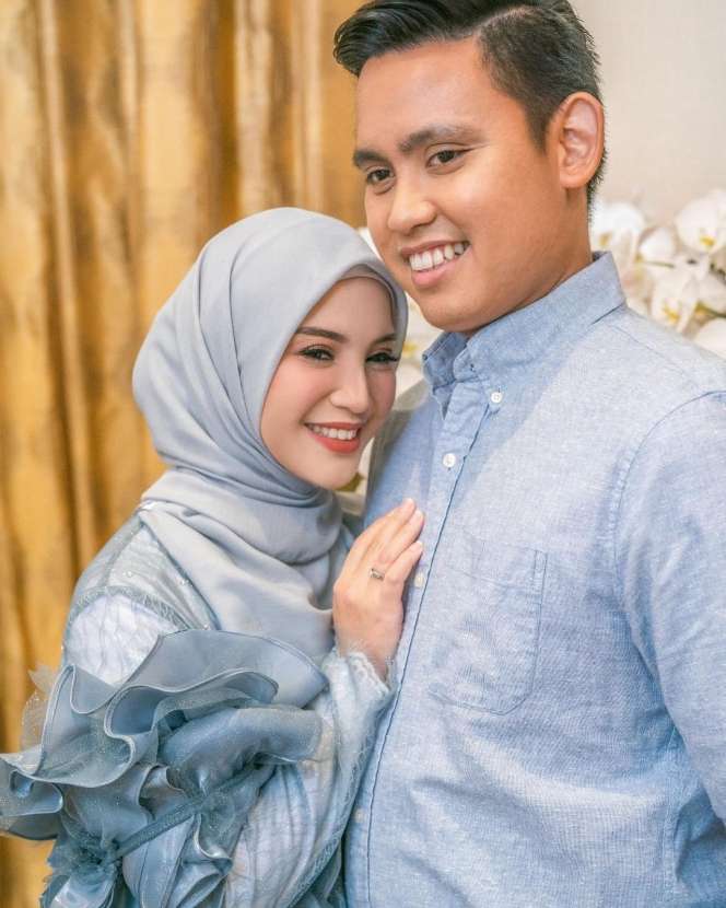 Adu Gaya Vivi Zubedi VS Chacha Frederica, Sama-sama Punya Suami Pejabat, Selera Fashionnya Tuai Sorotan!