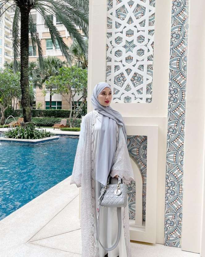 Adu Gaya Vivi Zubedi VS Chacha Frederica, Sama-sama Punya Suami Pejabat, Selera Fashionnya Tuai Sorotan!