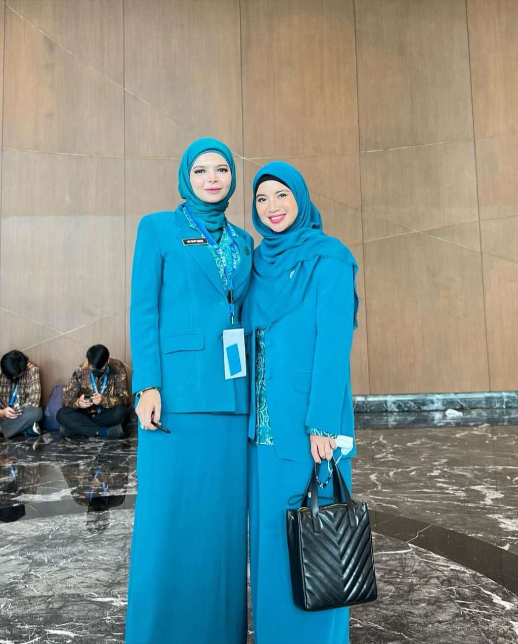 Adu Gaya Vivi Zubedi VS Chacha Frederica, Sama-sama Punya Suami Pejabat, Selera Fashionnya Tuai Sorotan!