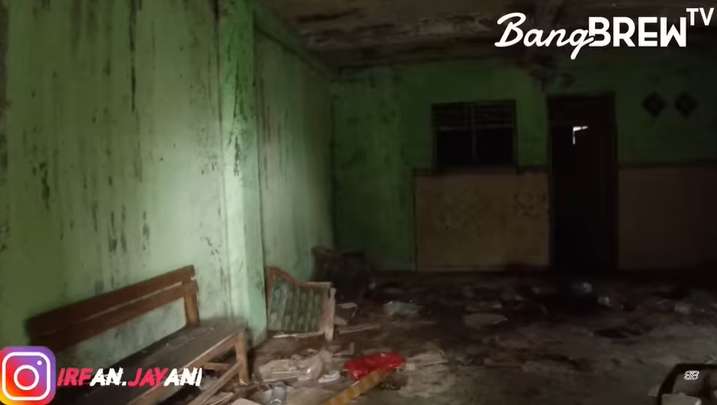 10 Adu Rumah Ibu Eny VS Dokter Wayan, Sama-Sama Megah Terbengkalai, Yang ini Kondisinya Lebih Parah!
