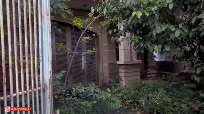 10 Adu Rumah Ibu Eny VS Dokter Wayan, Sama-Sama Megah Terbengkalai, Yang ini Kondisinya Lebih Parah!