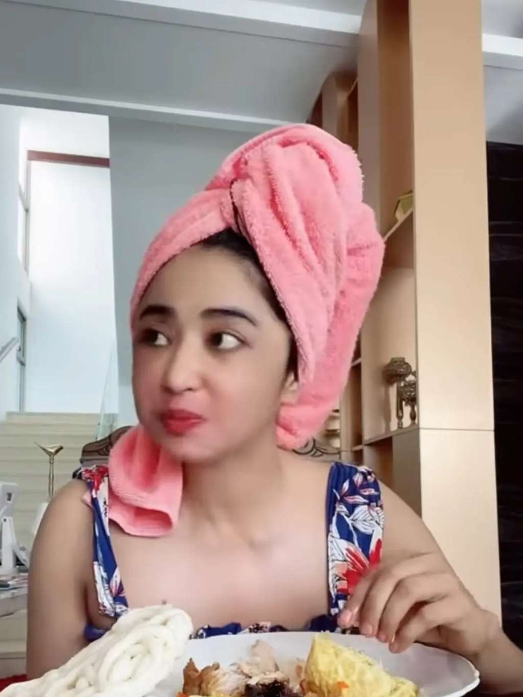 8 Potret Dewi Perssik Sebelum VS Sesudah Oplas, Wajah Bengkak & Lebih Berisi, Tuai Pro Kontra!