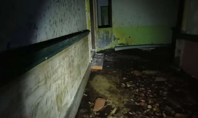 Potret Rumah Mewah Milik Aktor Lawas Mandra, Dulu Dijadikan Lokasi Syuting Film Pocong Mumun, Kini Penampakannya Bikin Merinding!