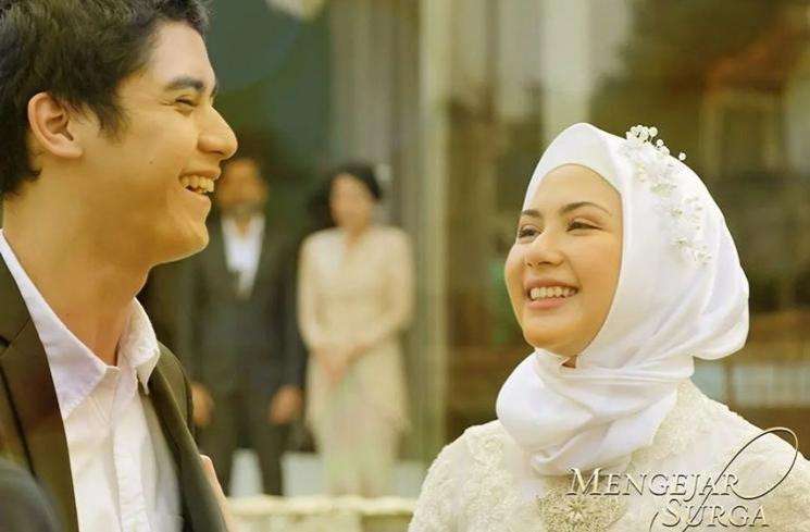 Bikin Pangling! Potret Artis Non Muslim dalam Balutan Hijab, Ada yang Dikira Mualaf