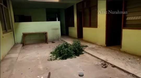10 Potret Penemuan Asrama Terbengkalai, di Dalamnya Ada Brankas Tanam, Isinya Uang Ratusan Juta?