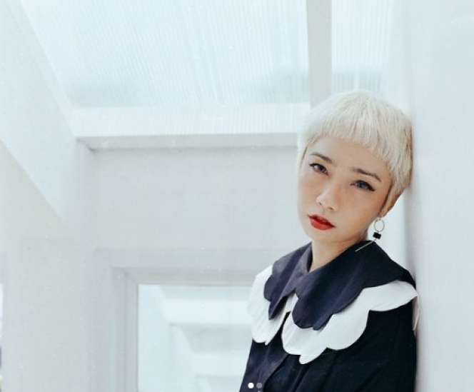 Ingat Host Cewek Bareng Raffi Ahmad di Acara Musik 90-an ini? Ternyata Sepupu BCL, Dulu Polos Kini Penampilan Mirip Anime