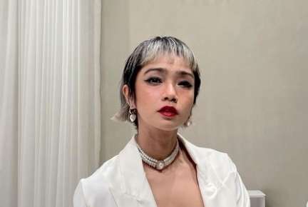 Ingat Host Cewek Bareng Raffi Ahmad di Acara Musik 90-an ini? Ternyata Sepupu BCL, Dulu Polos Kini Penampilan Mirip Anime