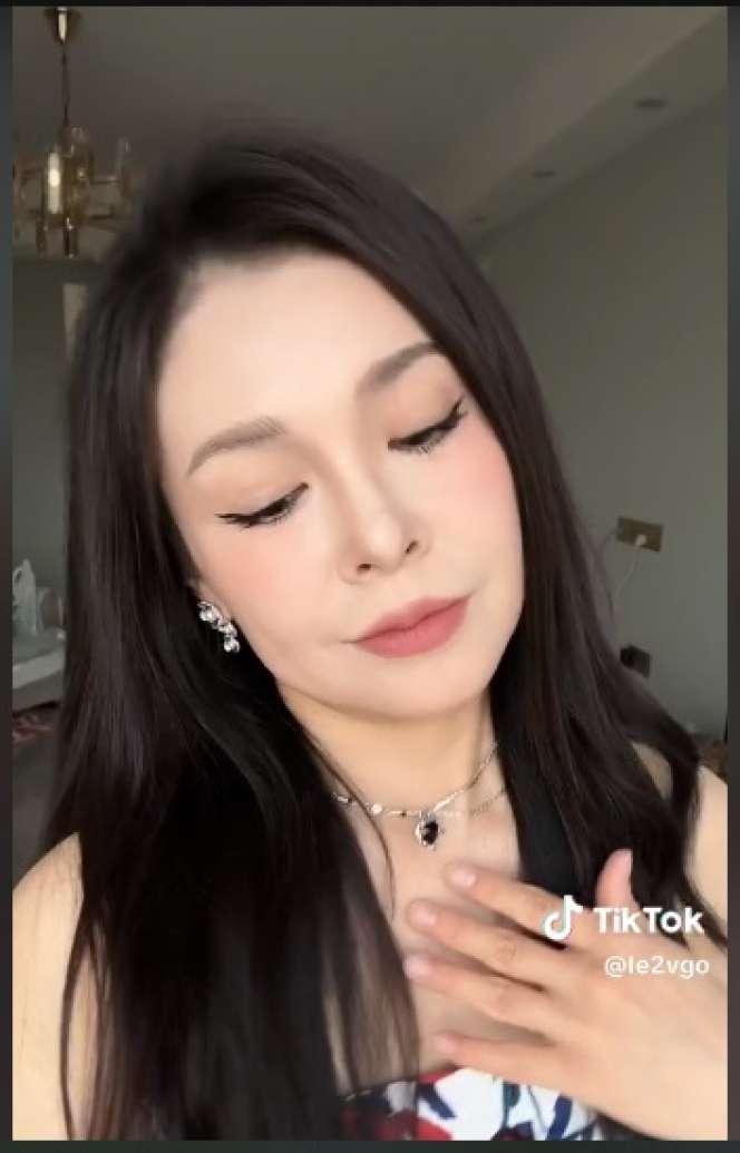 Potret Transformasi Makeup Wanita Ini Bikin Melongo, Netizen: `Bau Duitnya Langsung Keluar`!