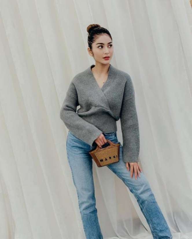 Potret Debi Sagita Artis FTV yang Disebut Barbie Hidup