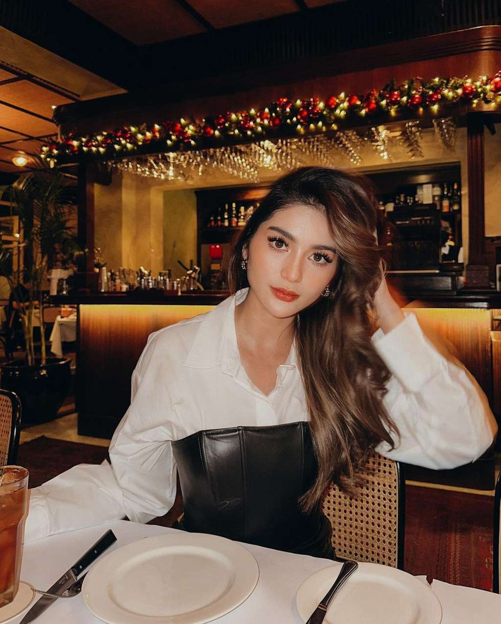 Potret Debi Sagita Artis FTV yang Disebut Barbie Hidup